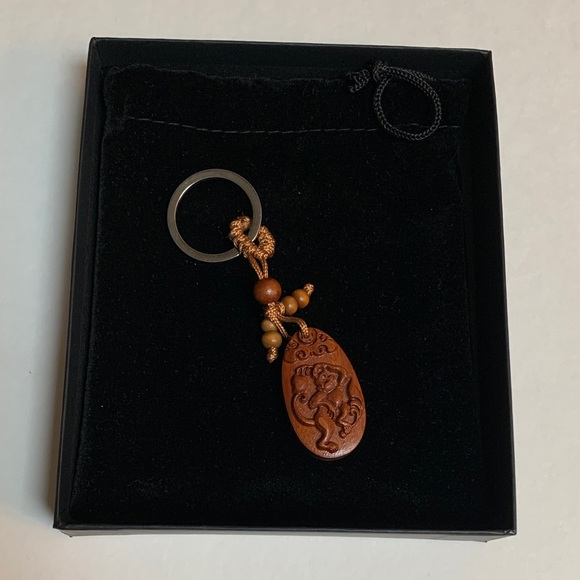 The Unbranded Brand Jewelry - Handmade Elegant Brown Wood Keychain with Carved Design.Brand new.Great gifts.🎁